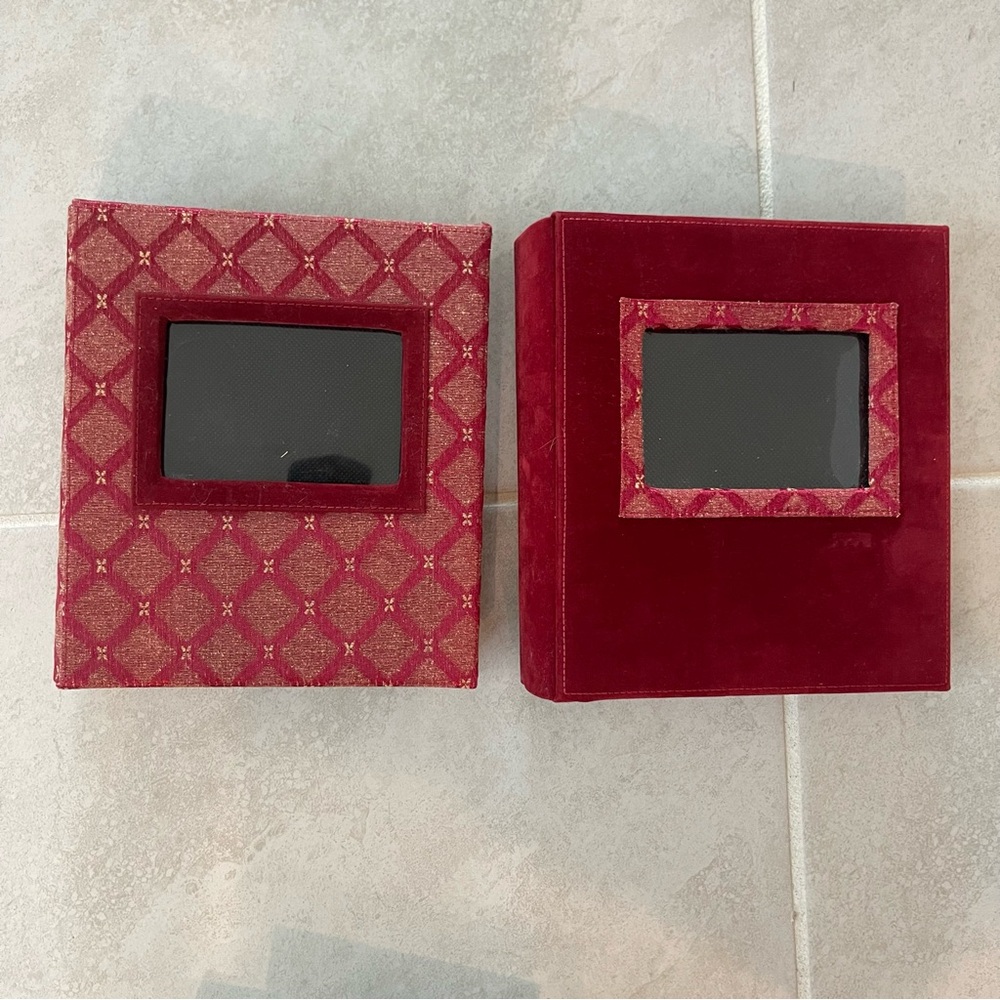 Photo albums (set of 2)